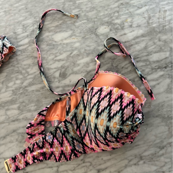 Victoria’s Secret bikini bathing suit set - Picture 3 of 7